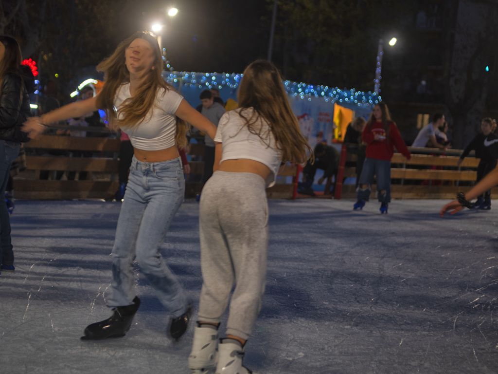 Anche Ostia ha la sua pista di pattinaggio sul ghiaccio